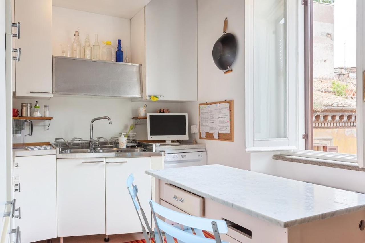 Apartment Via Del Teatro Pace